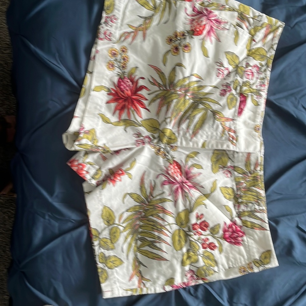 Loft 4” tropical shorts